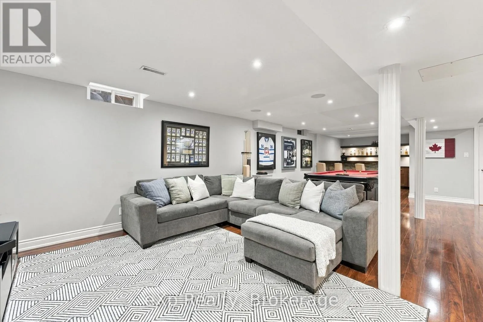 237 LAKE DRIVEWAY W