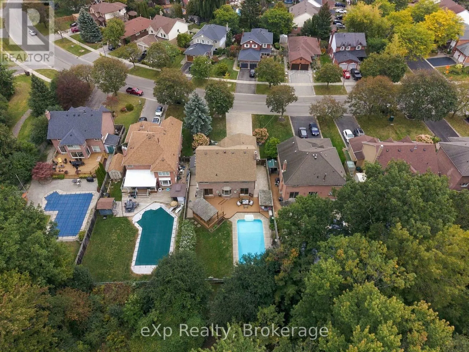 237 LAKE DRIVEWAY W