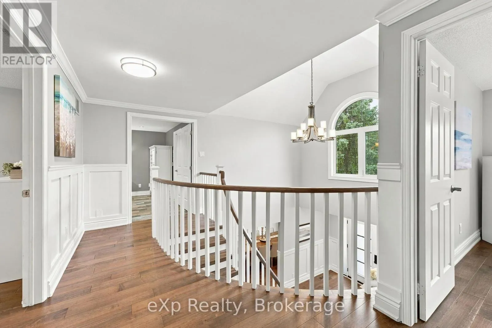237 LAKE DRIVEWAY W