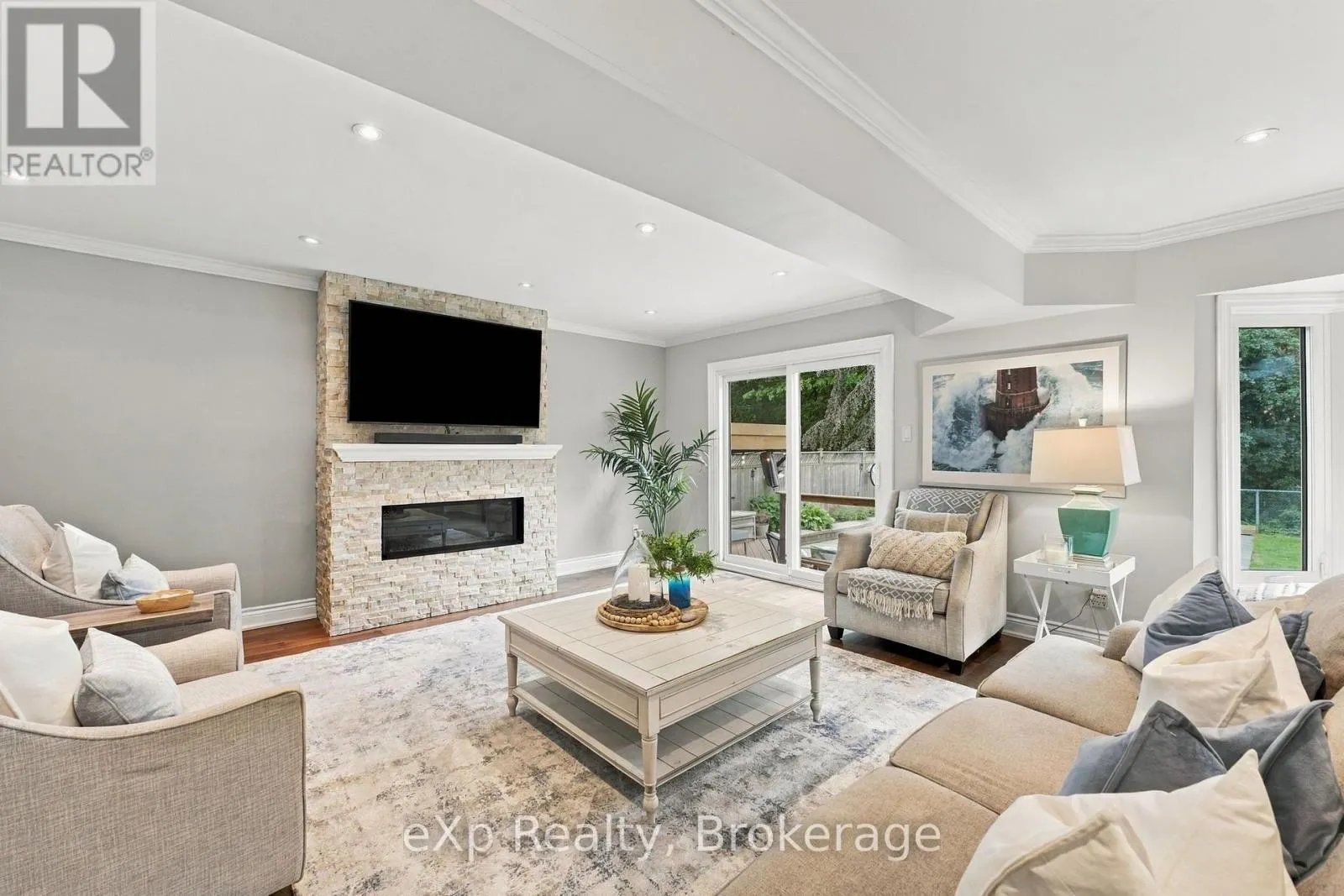 237 LAKE DRIVEWAY W