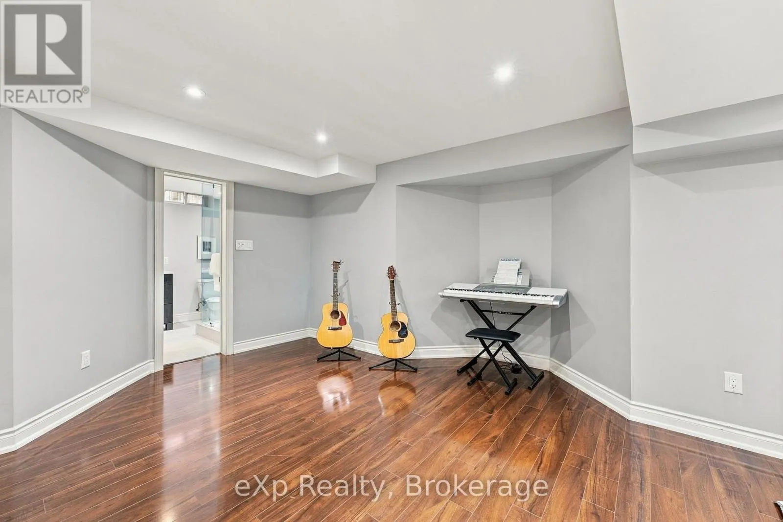 237 LAKE DRIVEWAY W