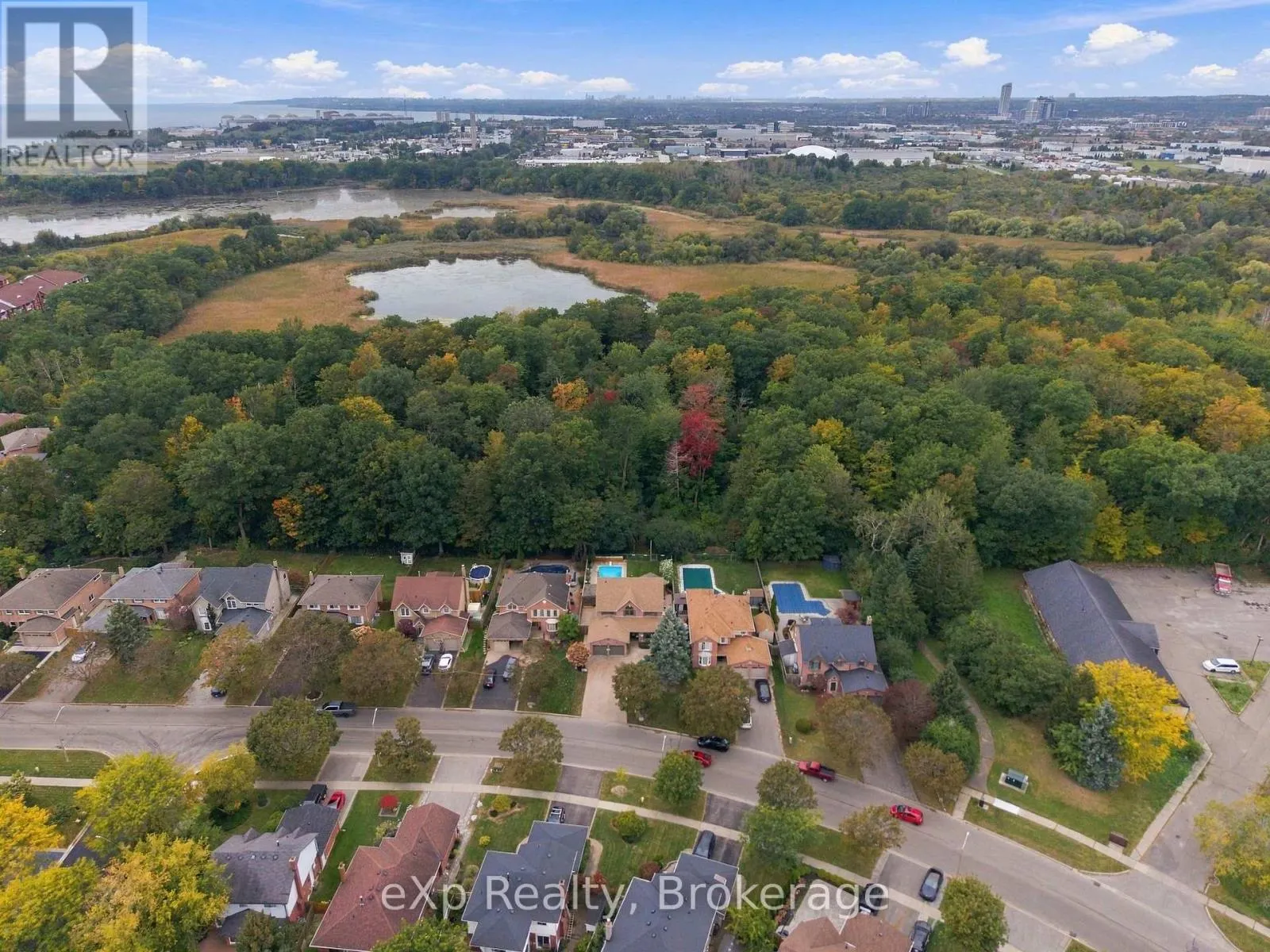 237 LAKE DRIVEWAY W