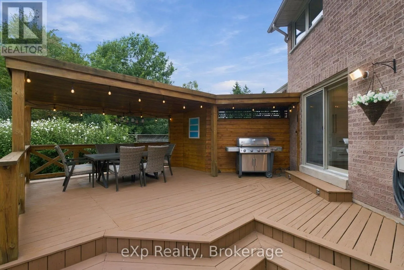 237 LAKE DRIVEWAY W