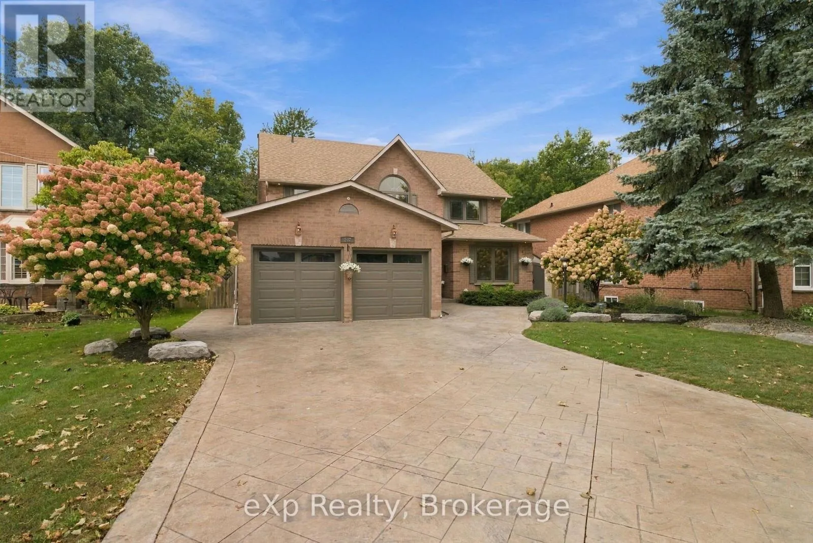237 LAKE DRIVEWAY W