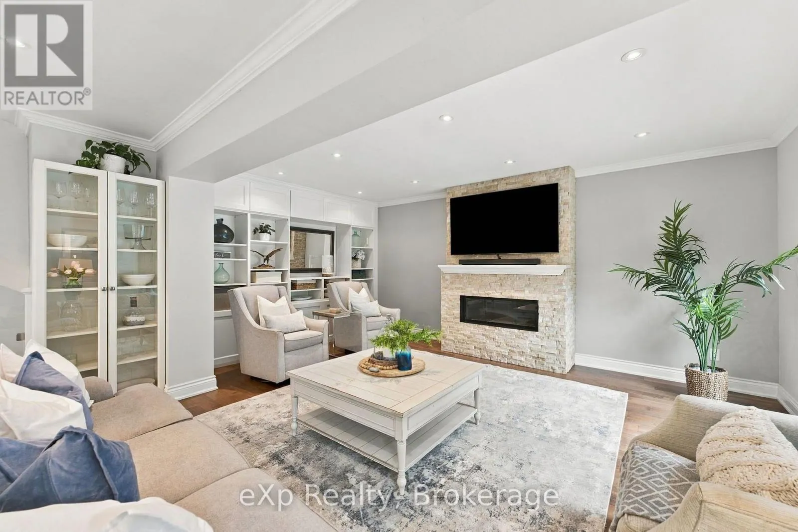 237 LAKE DRIVEWAY W