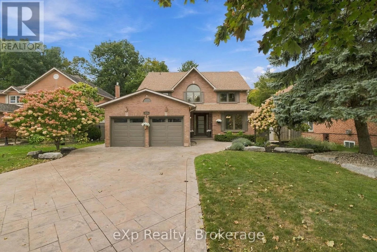 237 LAKE DRIVEWAY W