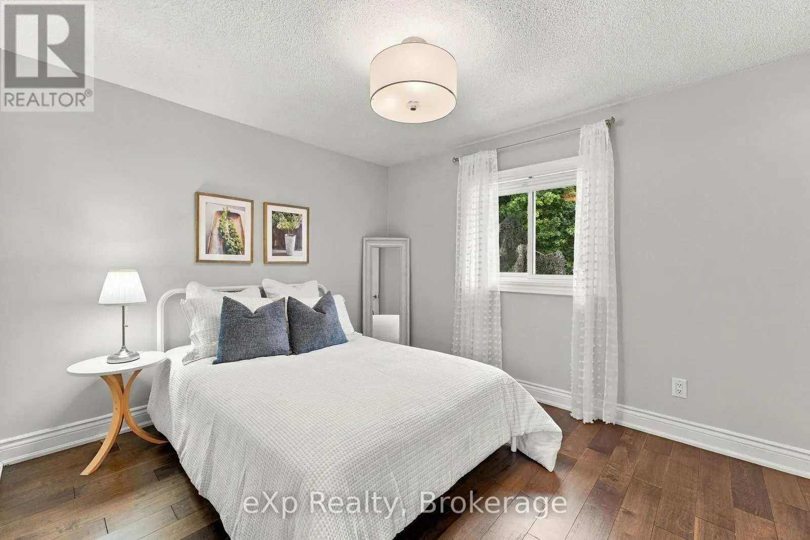237 LAKE DRIVEWAY W