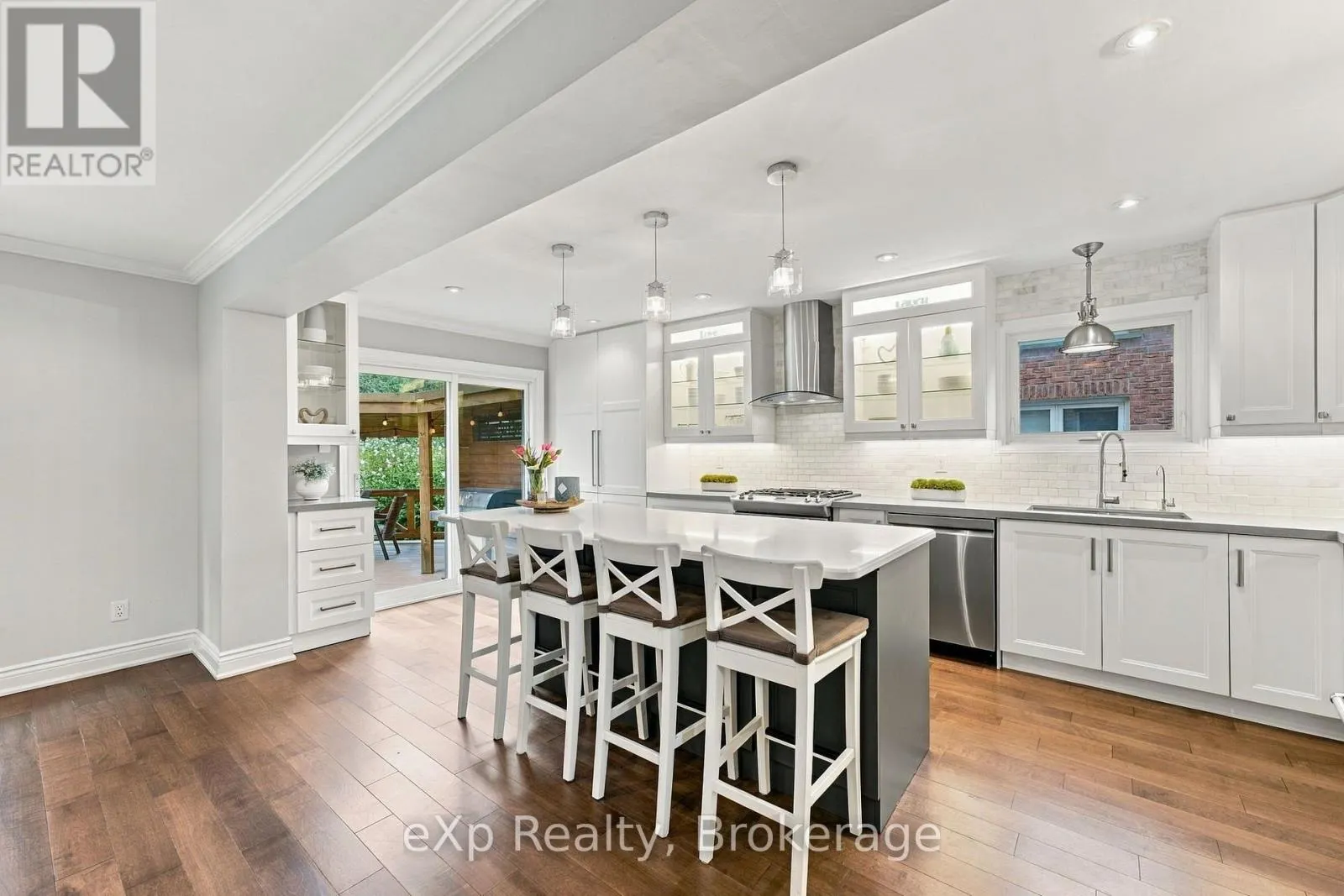 237 LAKE DRIVEWAY W