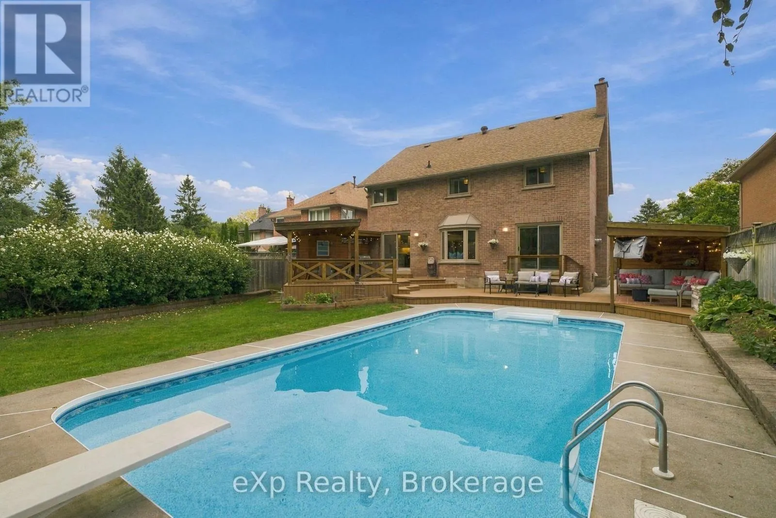 237 LAKE DRIVEWAY W