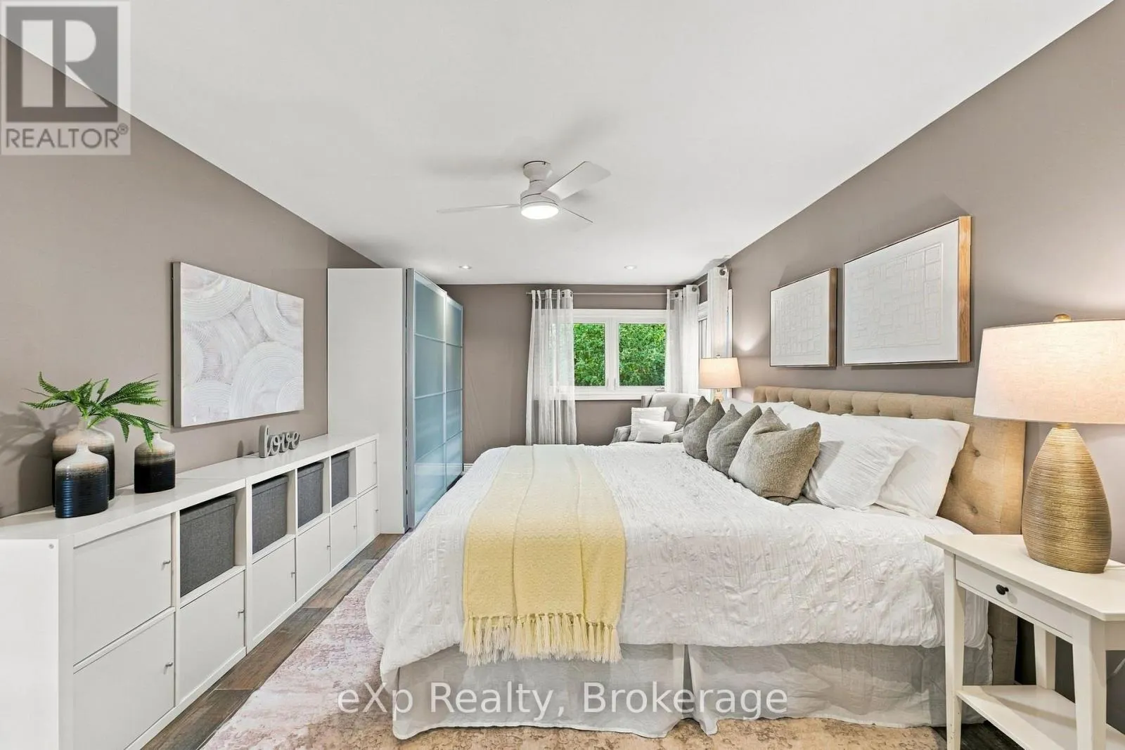 237 LAKE DRIVEWAY W