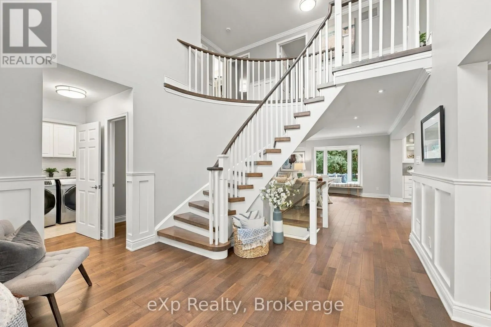 237 LAKE DRIVEWAY W
