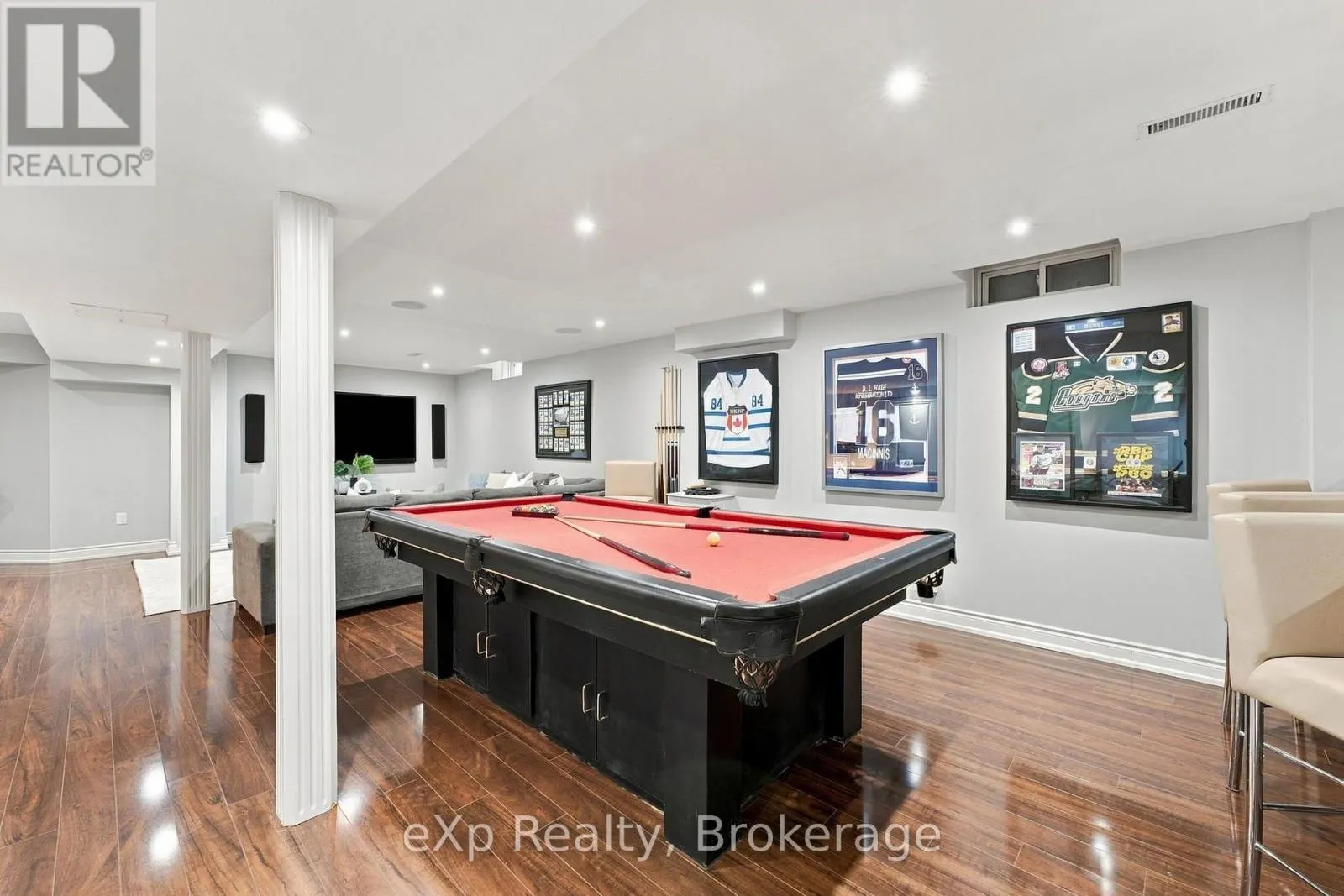 237 LAKE DRIVEWAY W