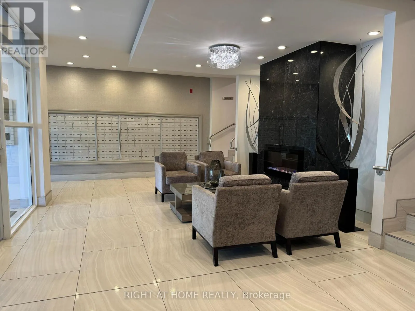906 - 340 WATSON STREET W