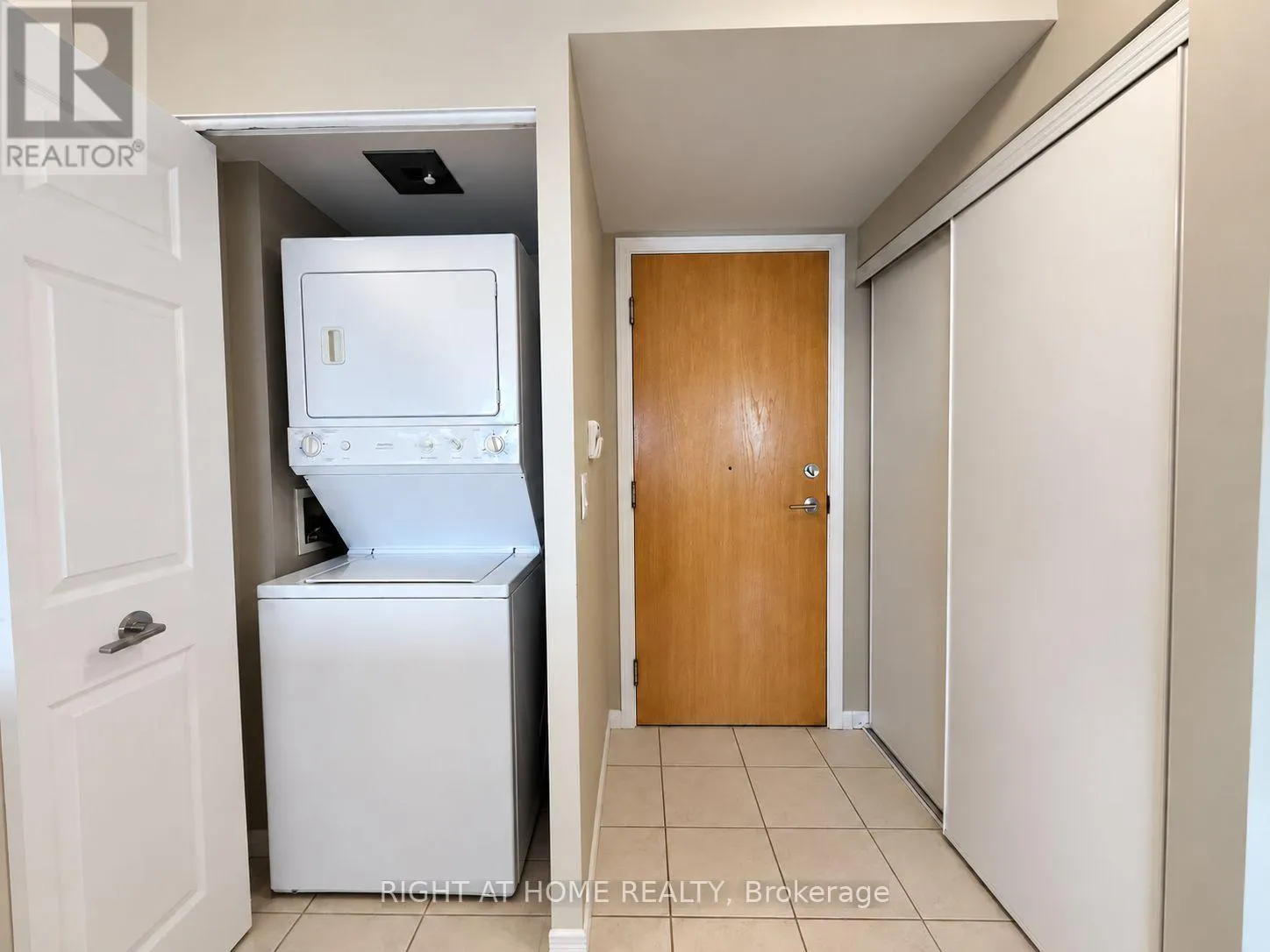 906 - 340 WATSON STREET W