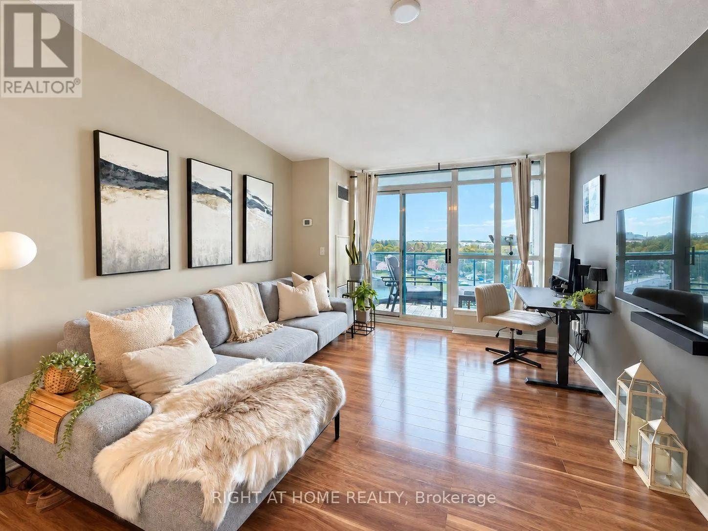 906 - 340 WATSON STREET W