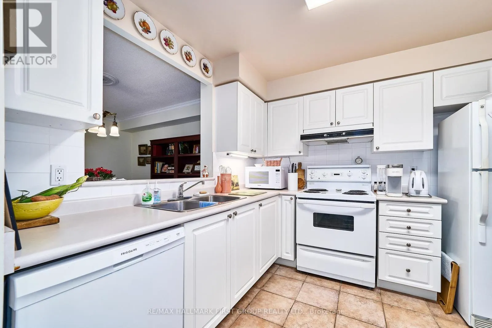 1411 - 1000 THE ESPLANADE ROAD N