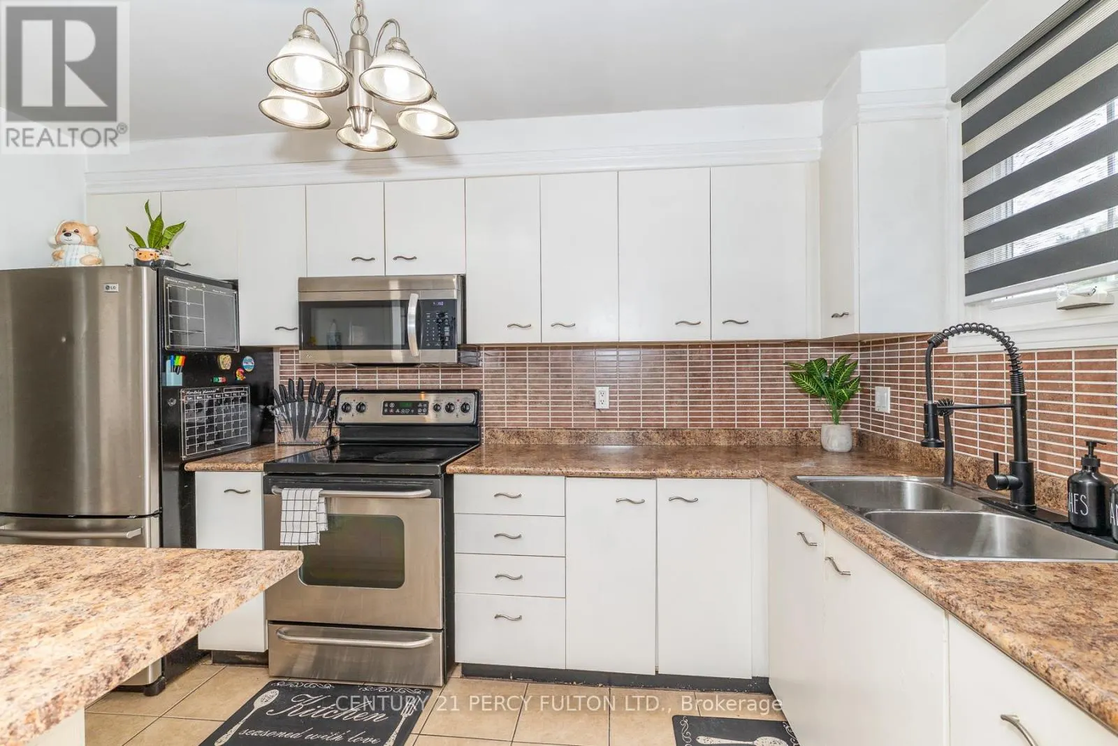 557 COBBLEHILL DRIVE