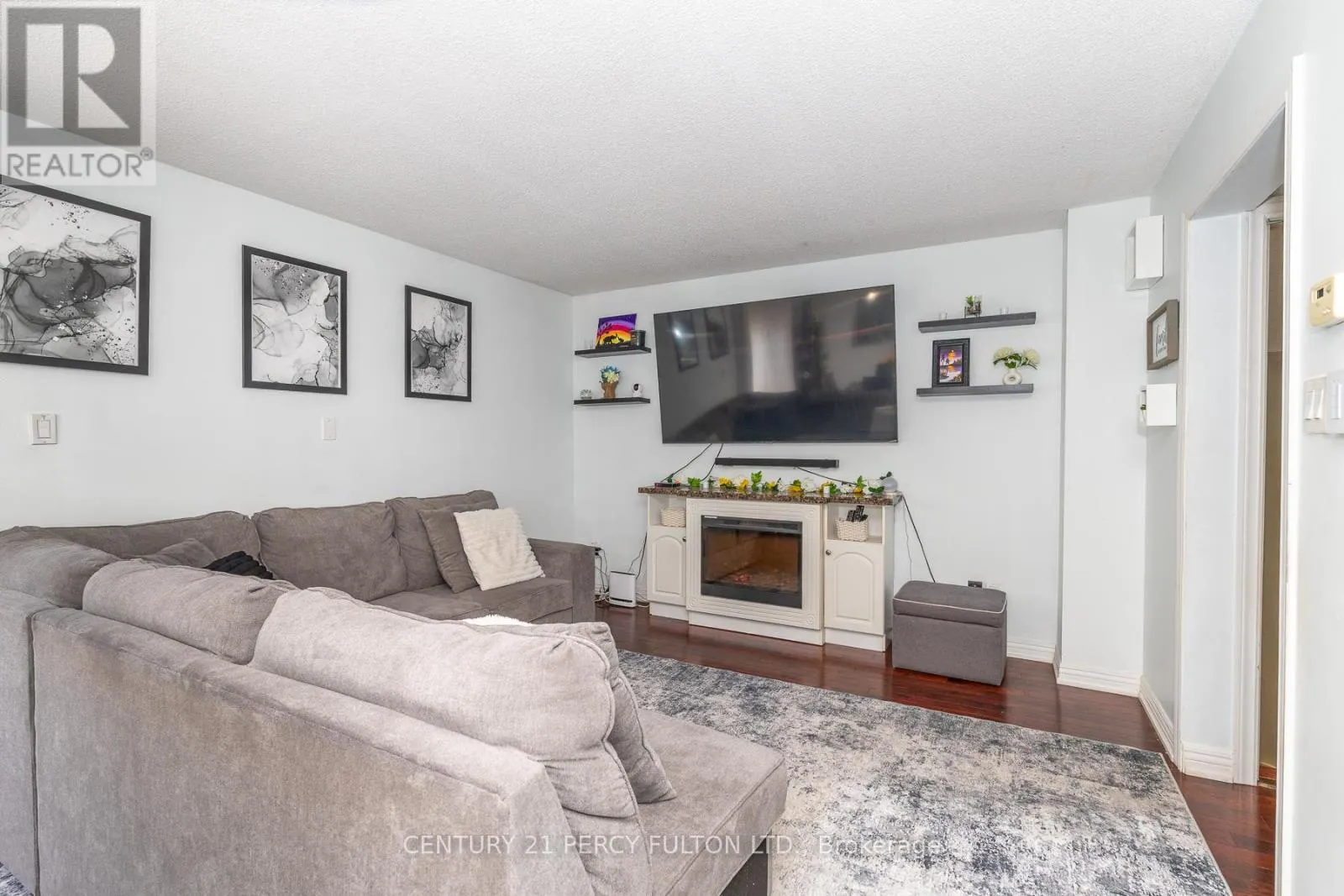 557 COBBLEHILL DRIVE