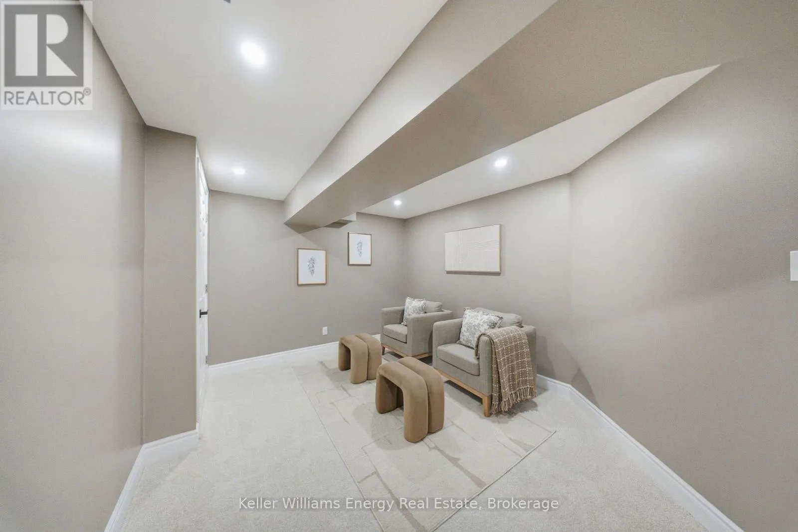 8 HOLLIMAN LANE