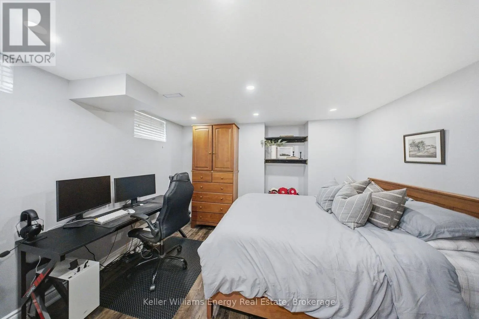 8 HOLLIMAN LANE