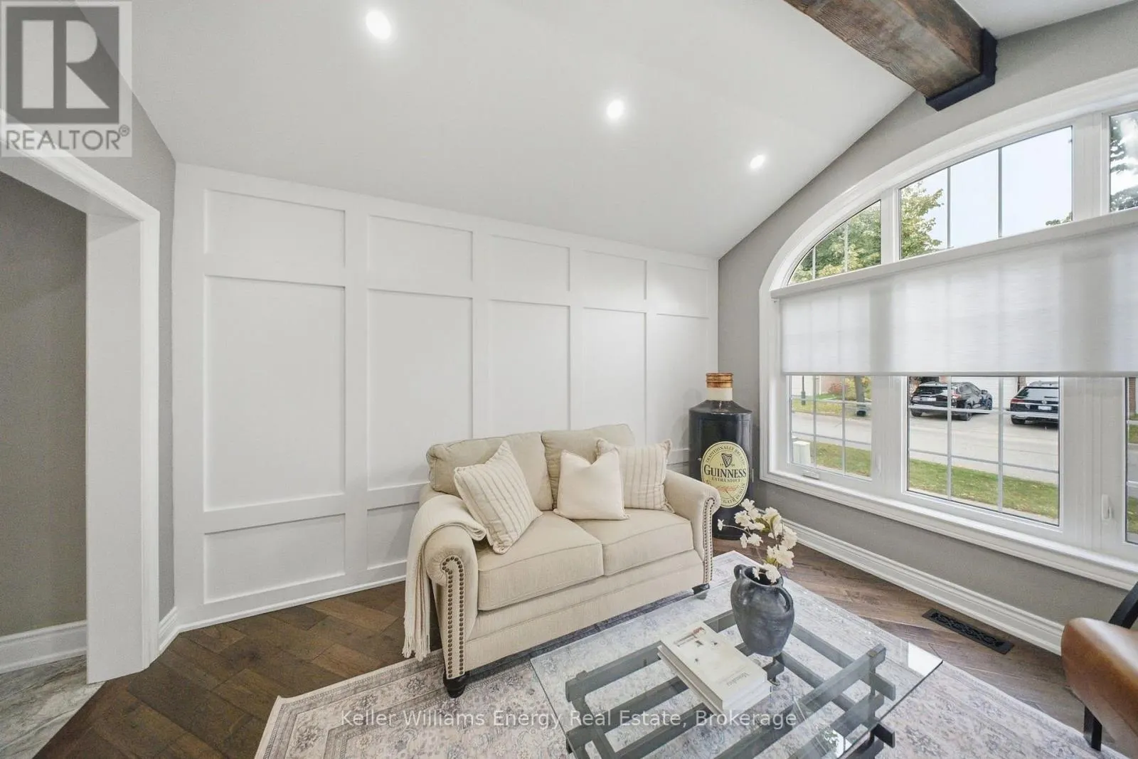 8 HOLLIMAN LANE