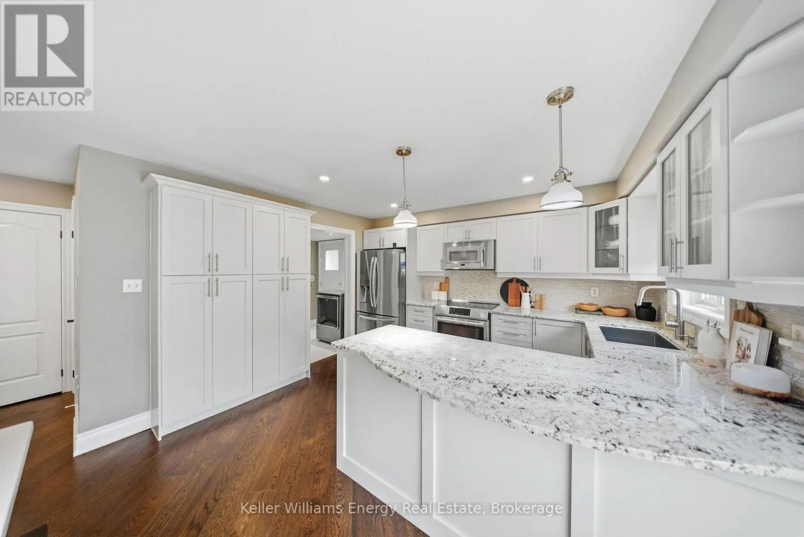 8 HOLLIMAN LANE