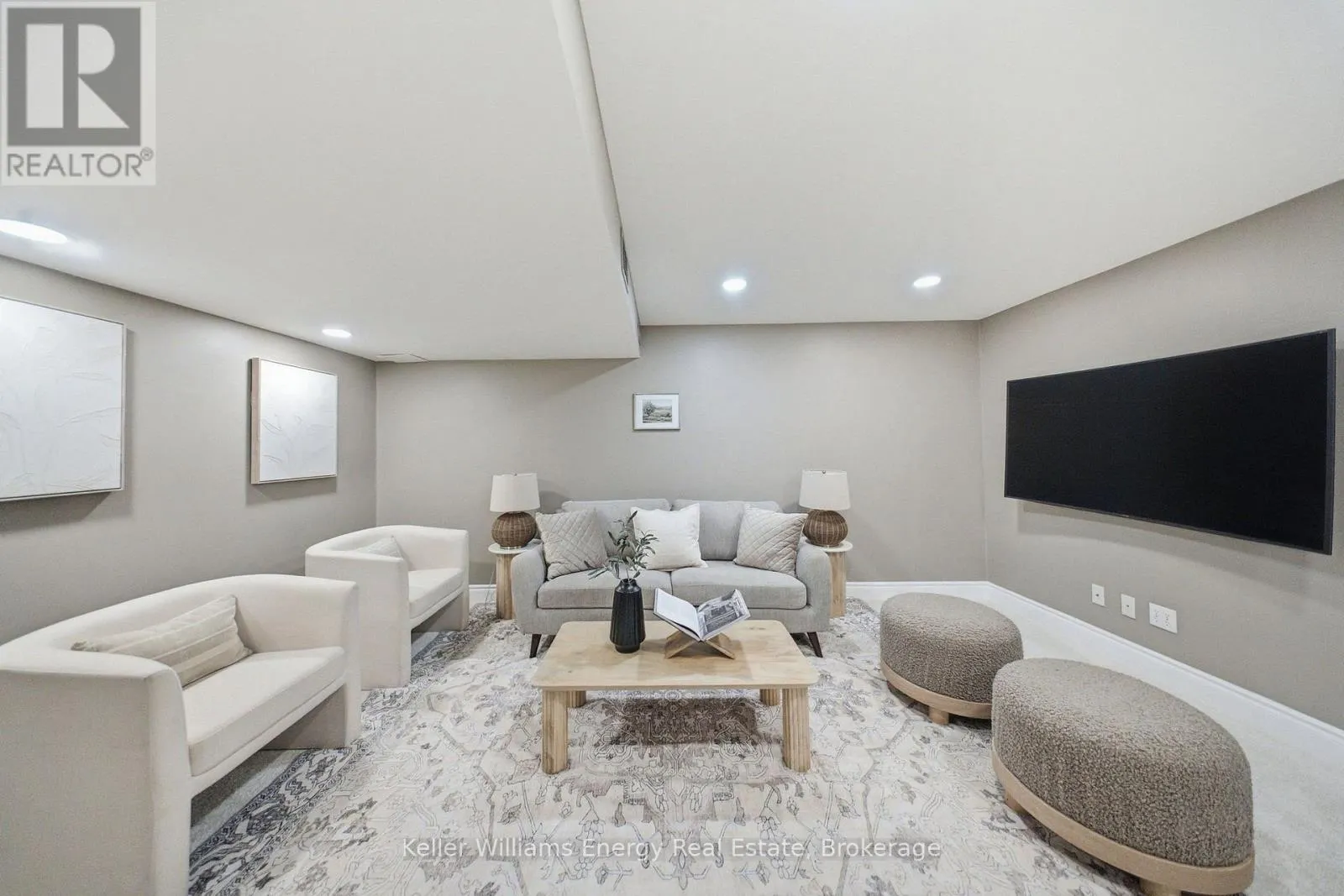 8 HOLLIMAN LANE