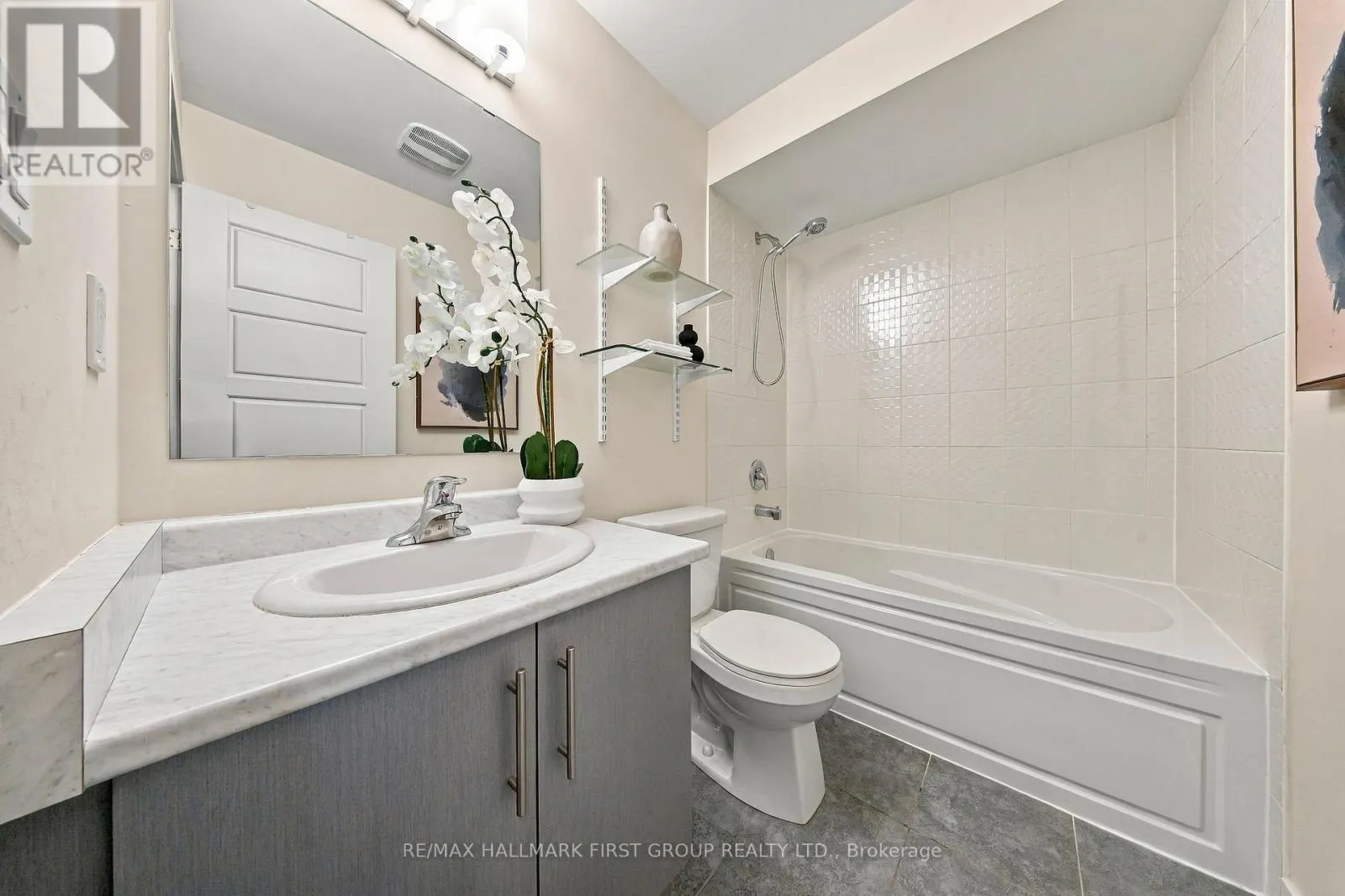 303 - 250 FINCH AVENUE