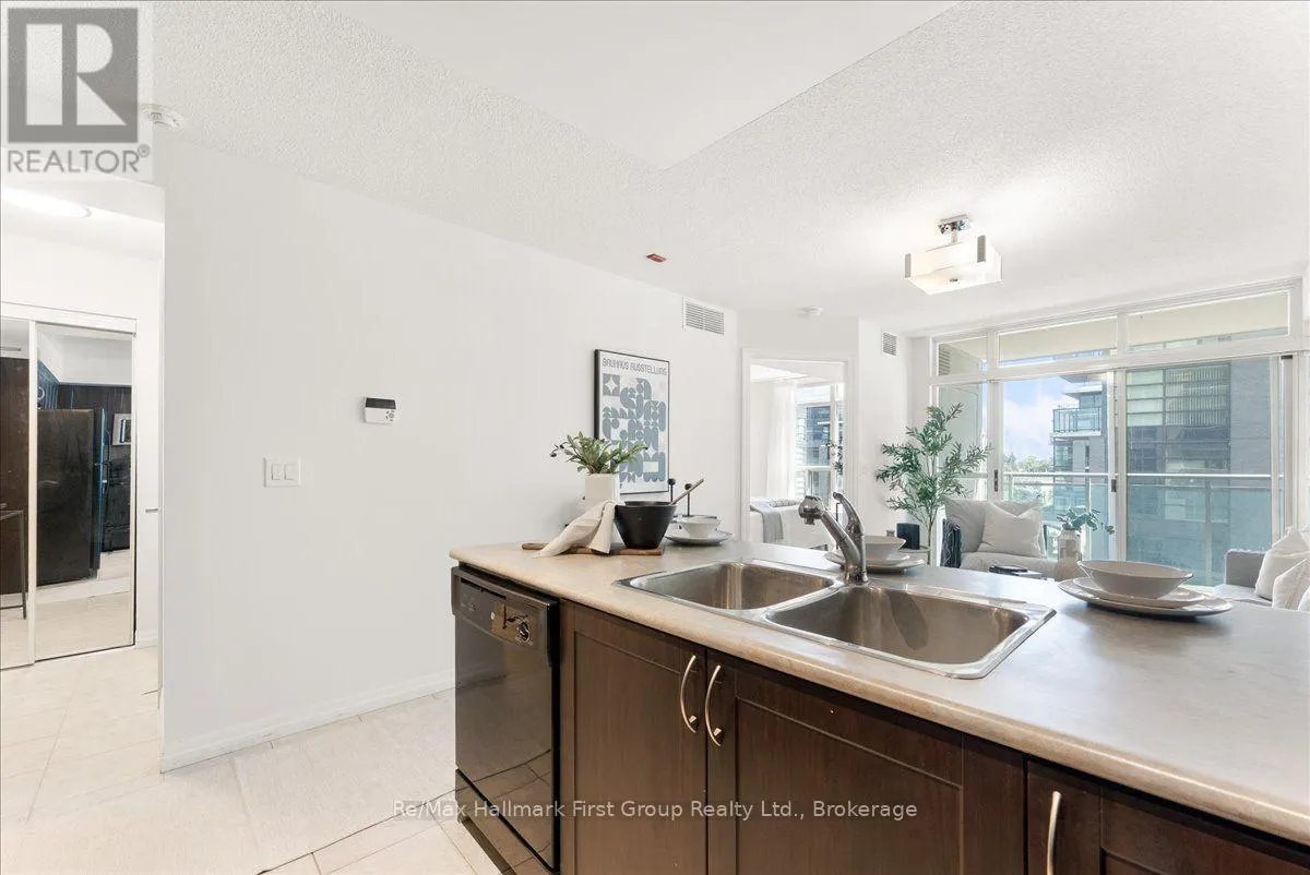 302 - 1600 CHARLES STREET #302