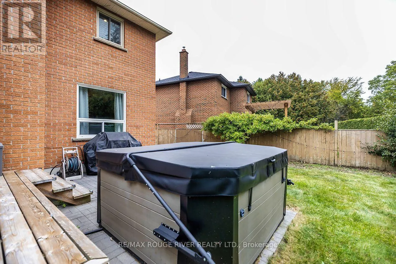 37 WYNDFIELD CRESCENT