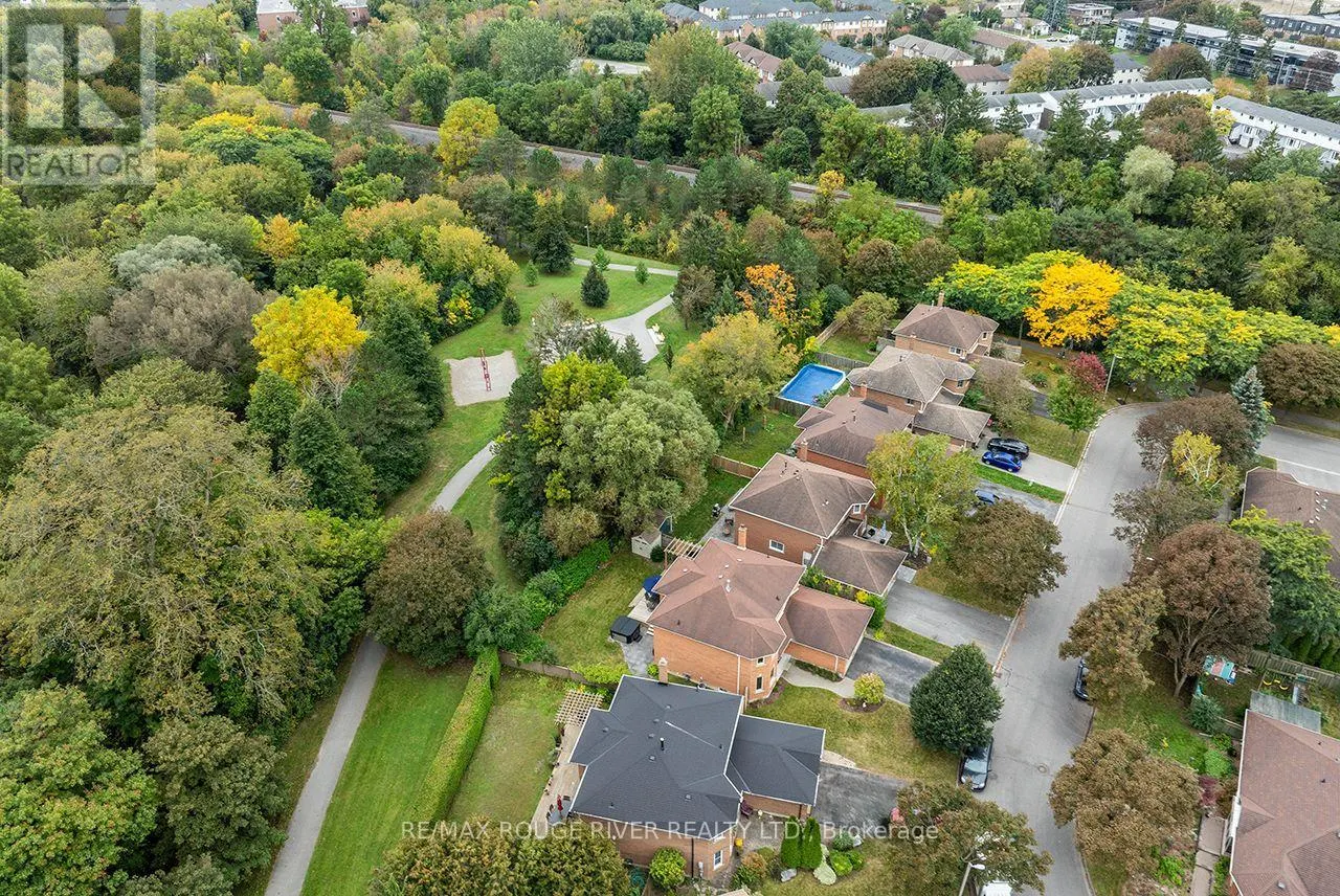 37 WYNDFIELD CRESCENT