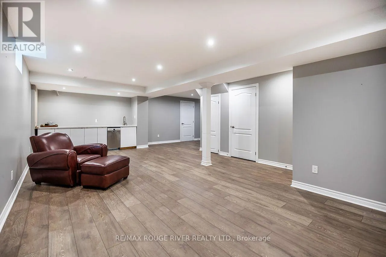 37 WYNDFIELD CRESCENT