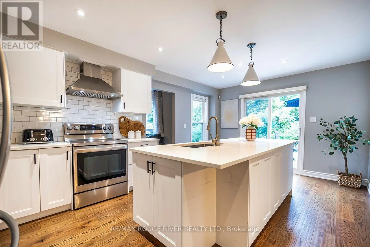 37 WYNDFIELD CRESCENT