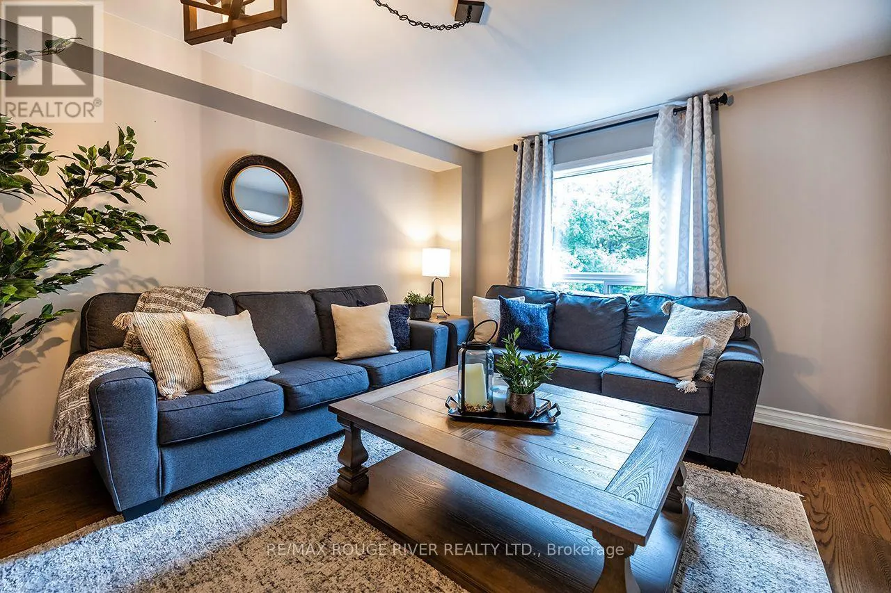 37 WYNDFIELD CRESCENT