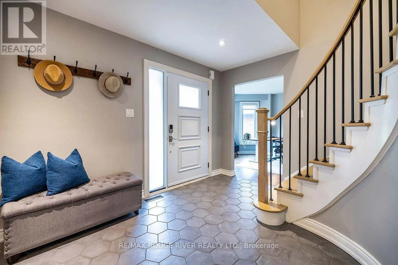 37 WYNDFIELD CRESCENT