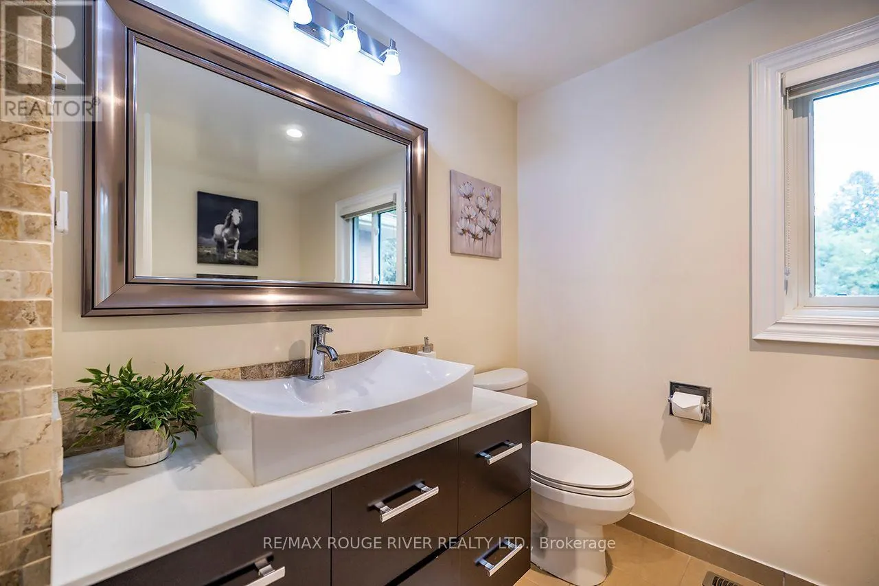 37 WYNDFIELD CRESCENT