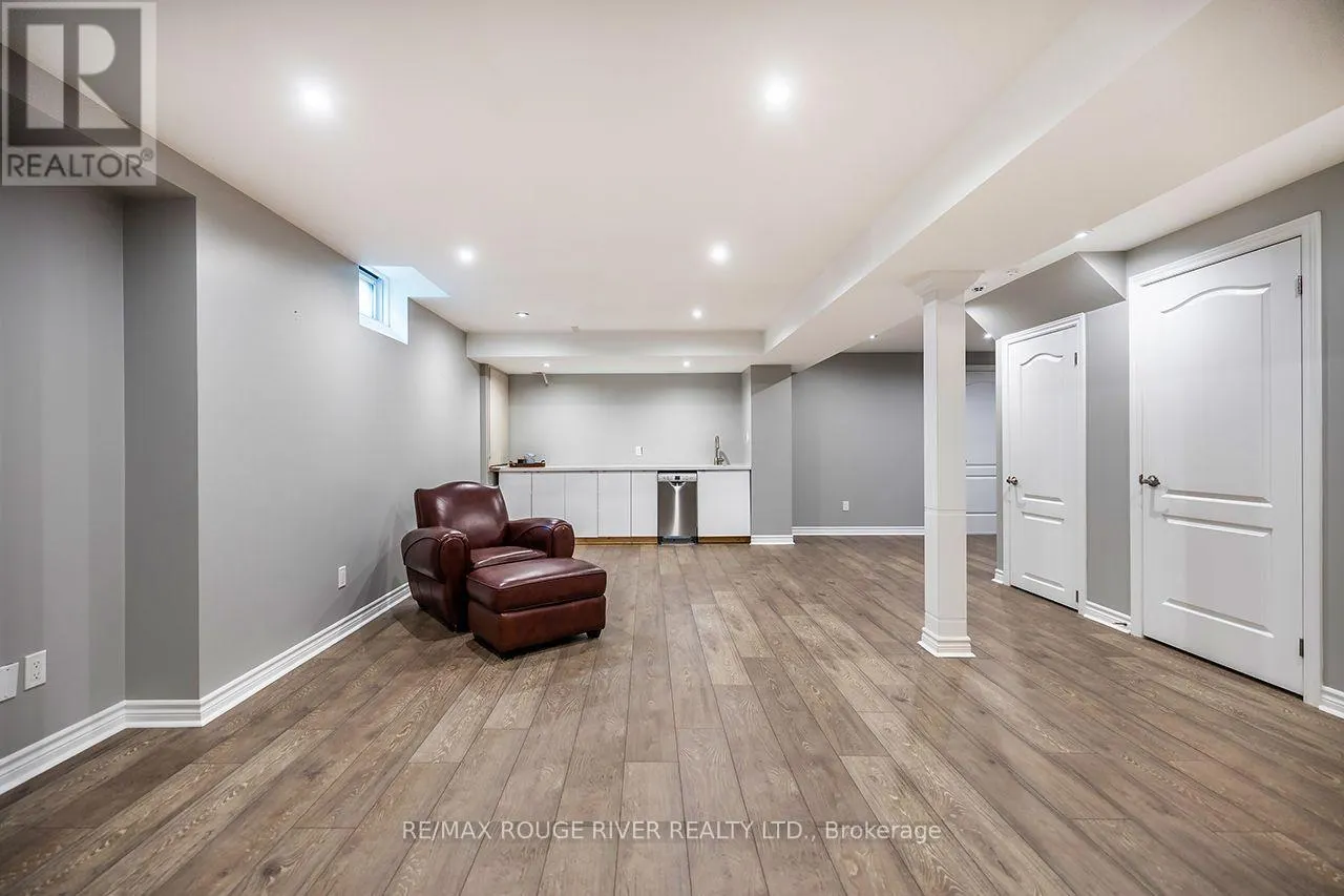 37 WYNDFIELD CRESCENT