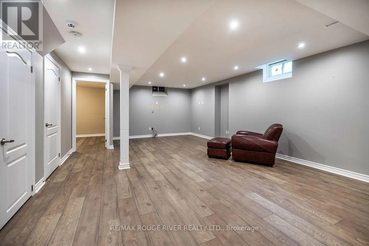 37 WYNDFIELD CRESCENT