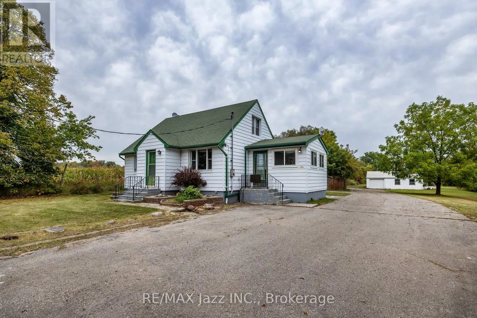 1585 TOWNLINE ROAD N
