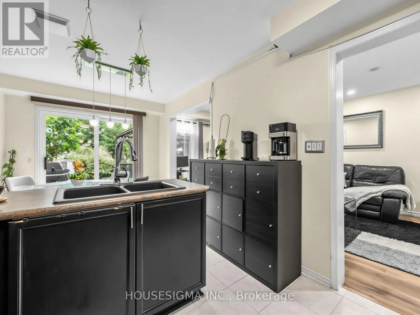 554 ALDERSHOT DRIVE