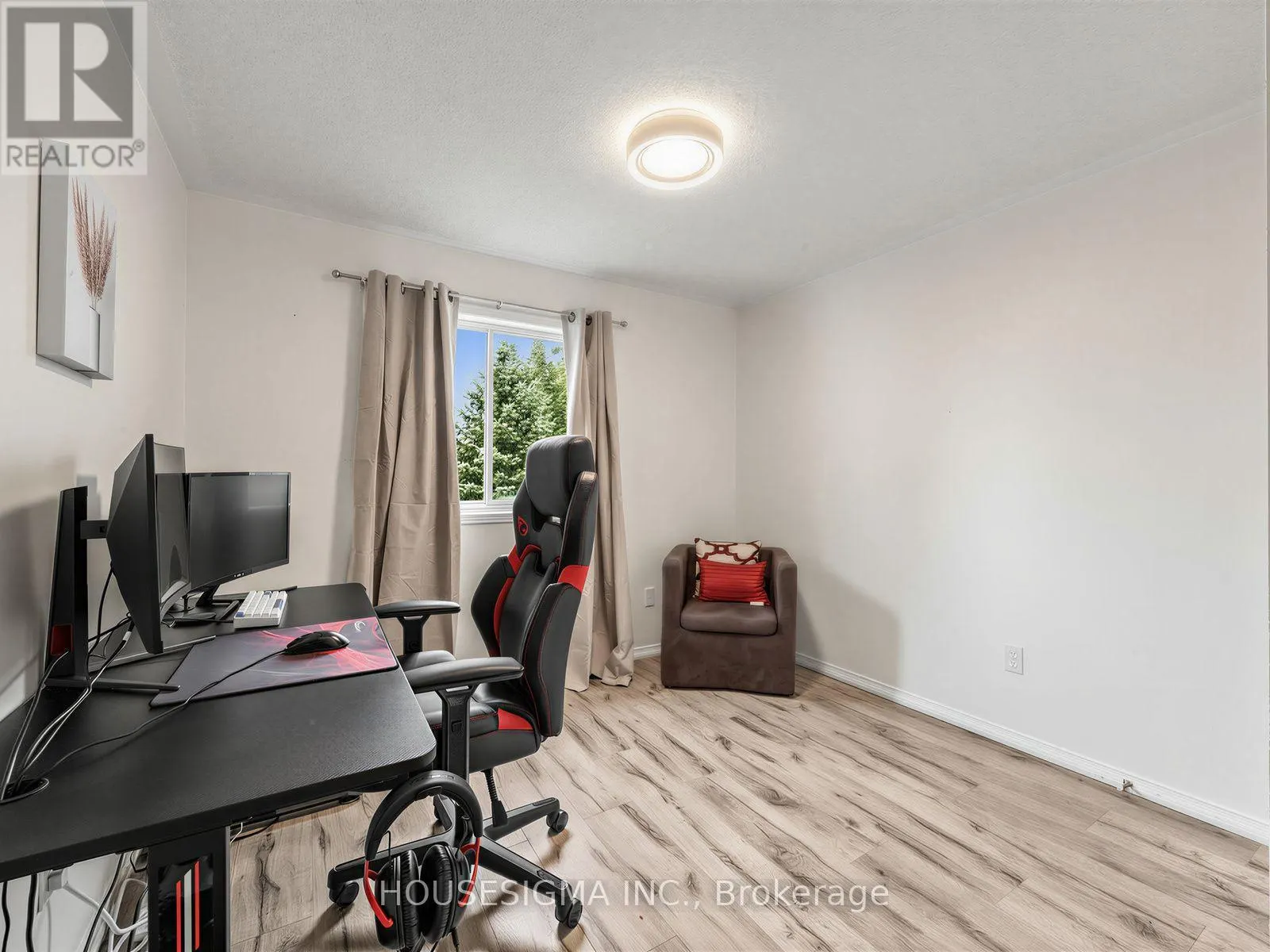 554 ALDERSHOT DRIVE