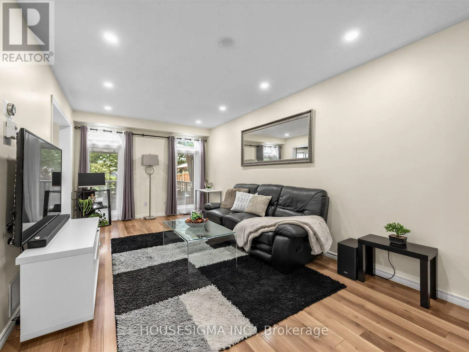 554 ALDERSHOT DRIVE