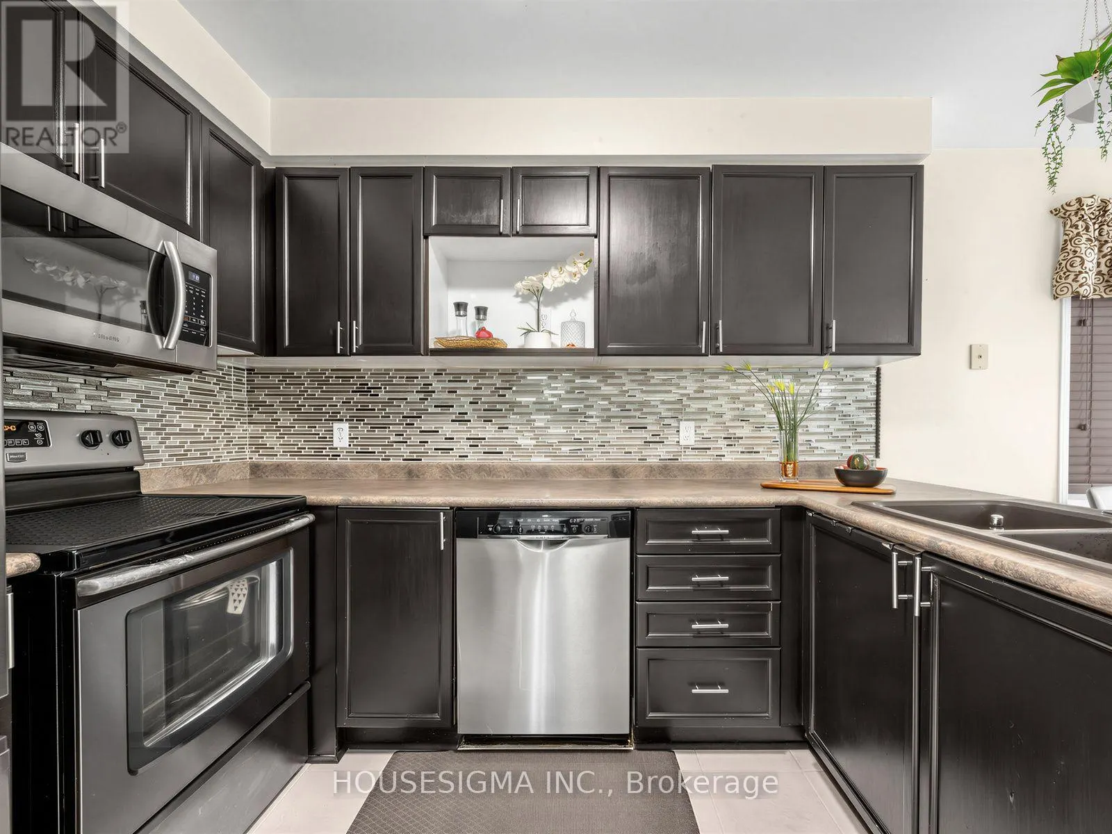 554 ALDERSHOT DRIVE