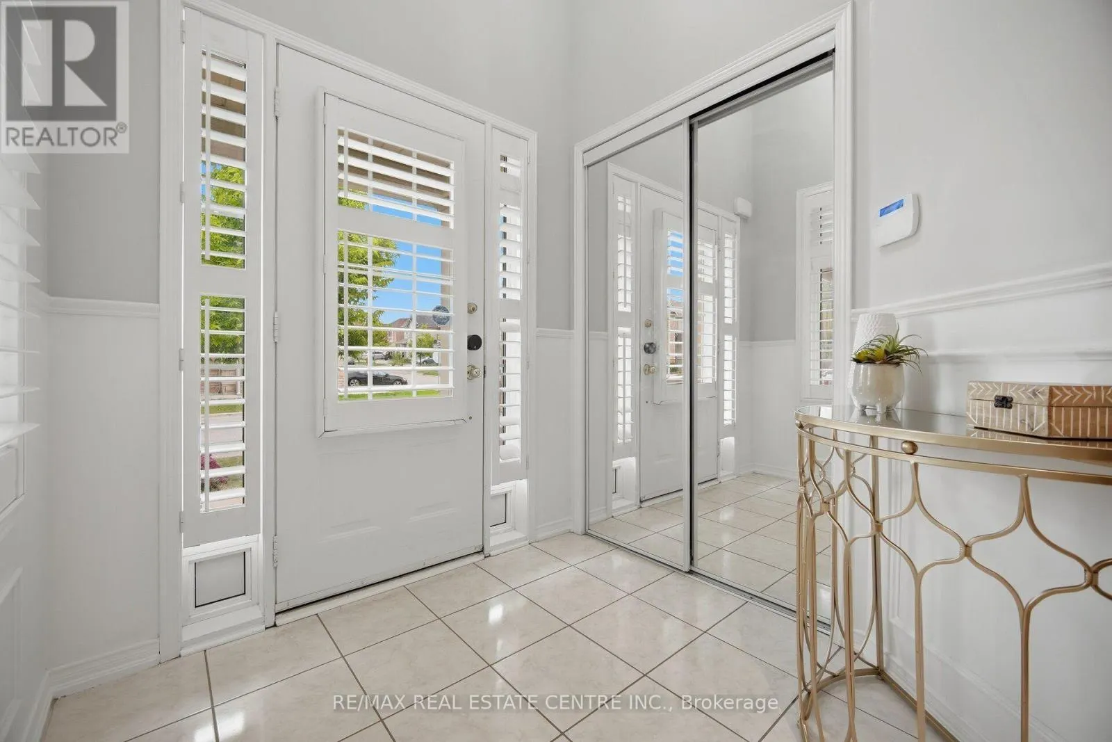 33 MOSELY CRESCENT