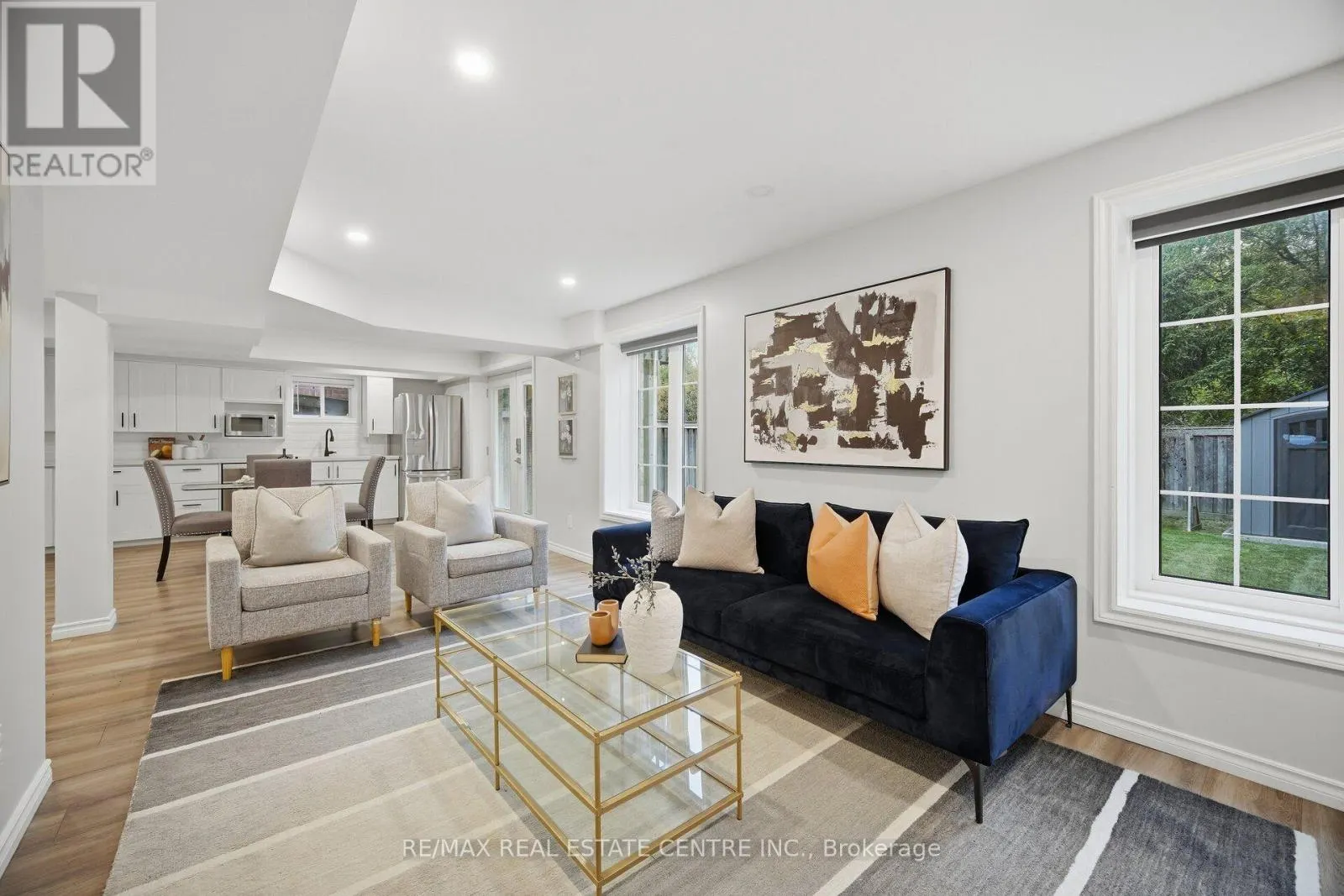 33 MOSELY CRESCENT