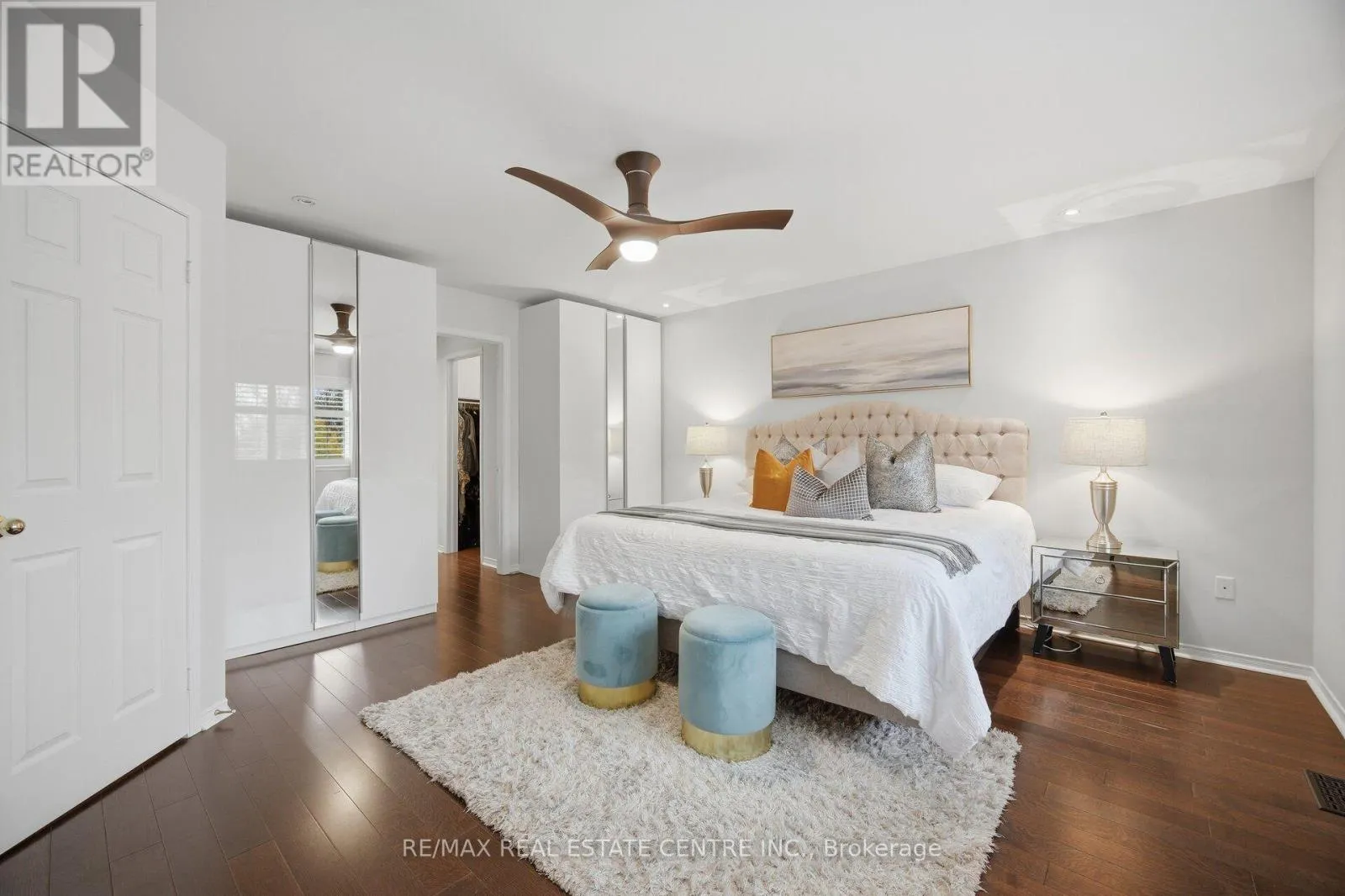 33 MOSELY CRESCENT