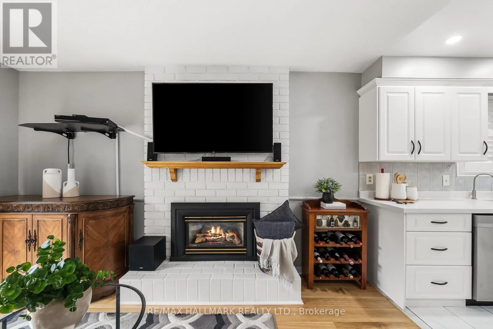 1322 REDWOOD LANE