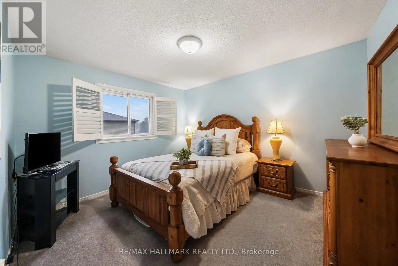 1322 REDWOOD LANE