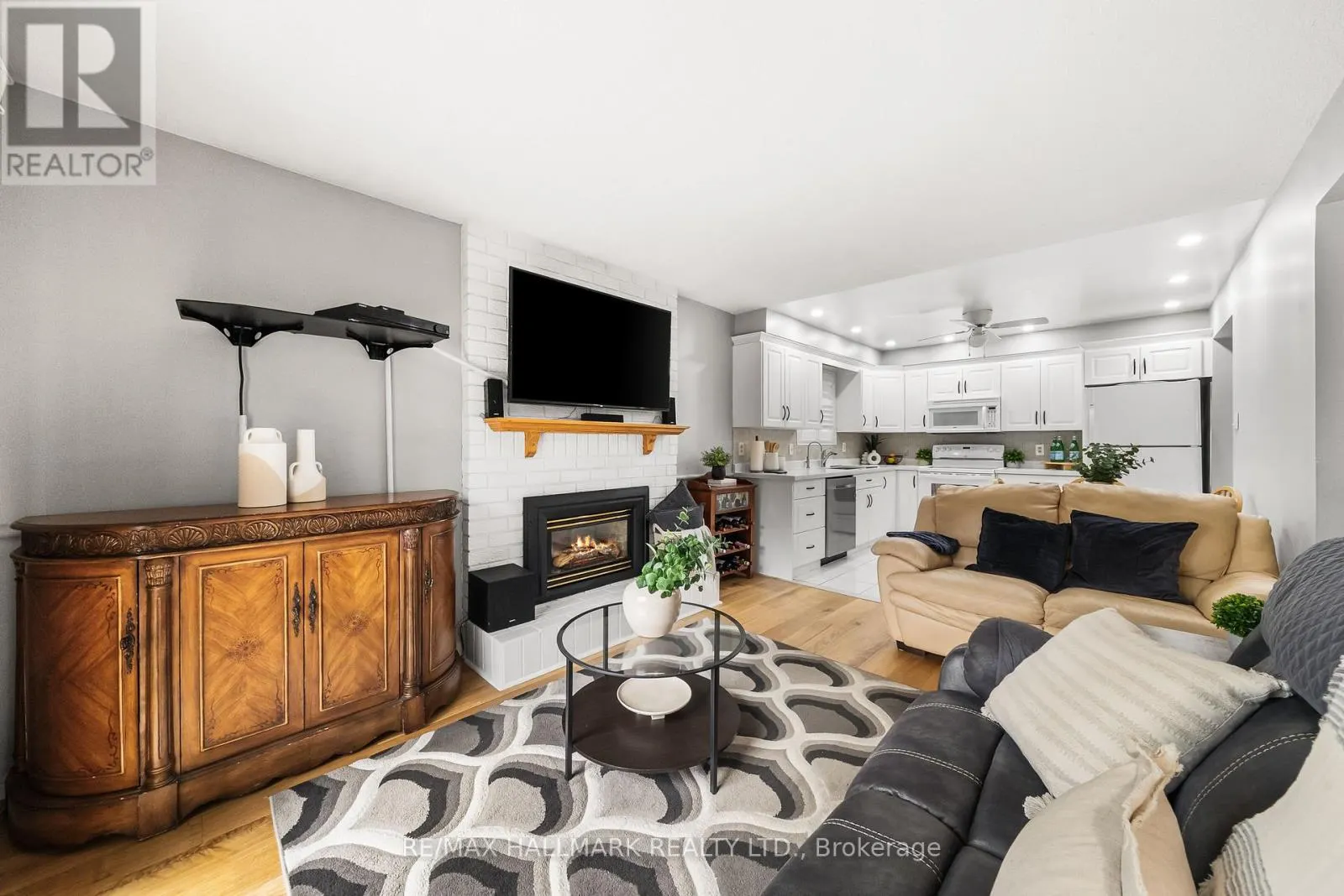 1322 REDWOOD LANE