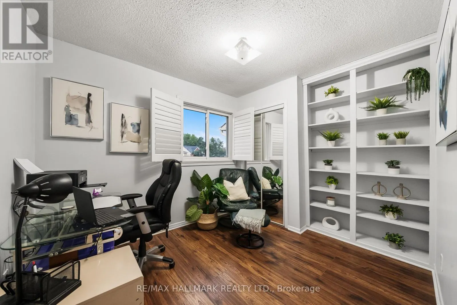 1322 REDWOOD LANE
